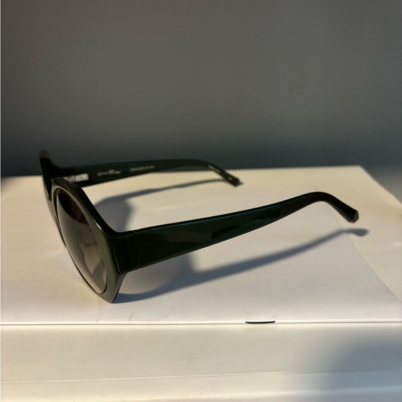 Kate Young for Tura Sunglasses - Picture 4 of 4